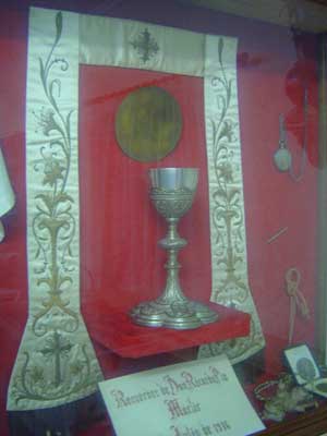 7. En la sacristía de Agullent se conservan objetos personales del mártir..jpg